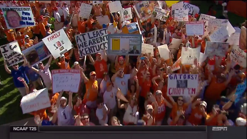 Illustration for article titled Tebow Jokes: Your Knoxville College GameDay Sign Roundup